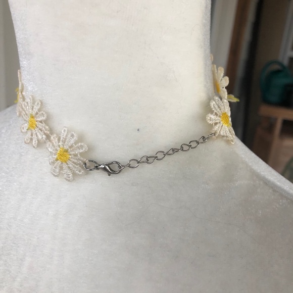 Francesca’s Daisy choker - Picture 4 of 4